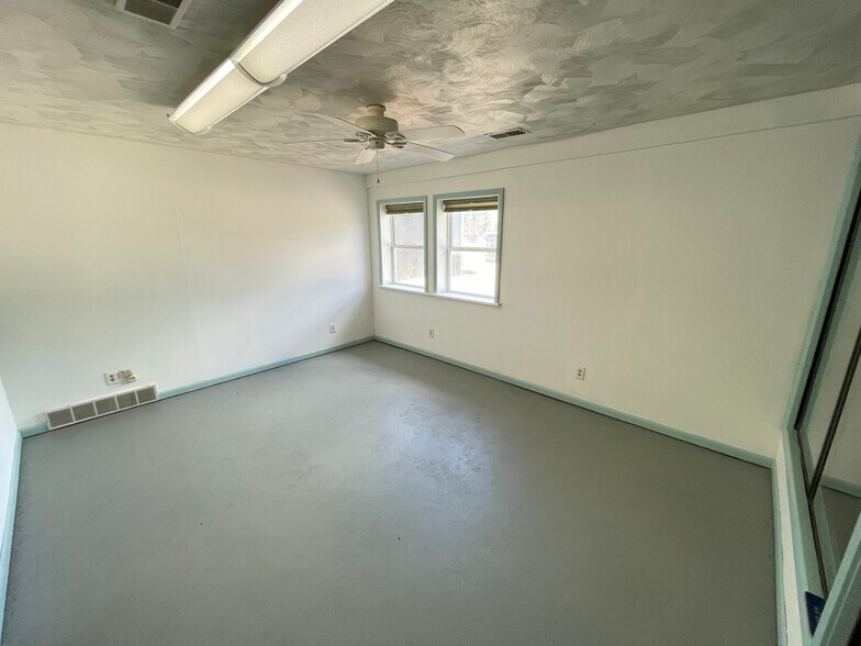 More Photos Of 6190 N Riverview Dr, Kalamazoo Warehouse For Sale