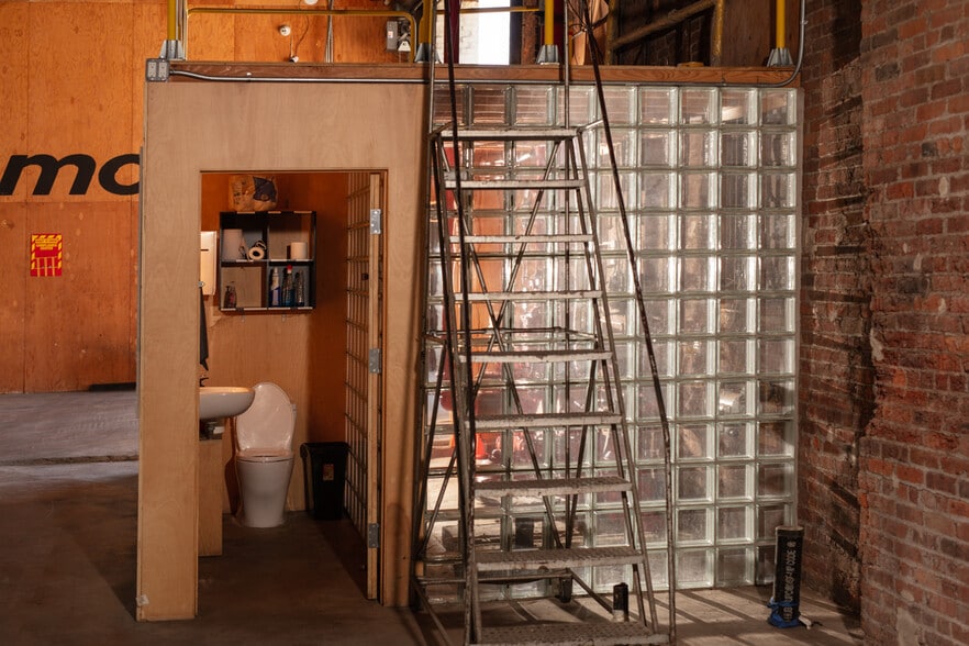 More Photos Of 176 Flushing Ave, Brooklyn Warehouse For Lease