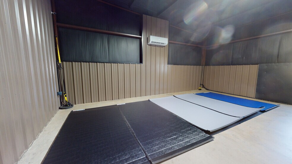 More Photos Of 1215 NW 1st Plz, Andrews Restaurant For Sale