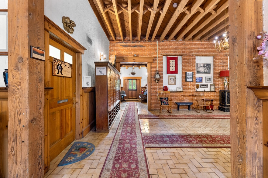 More Photos Of 84 Park Ave, Flemington Office For Lease