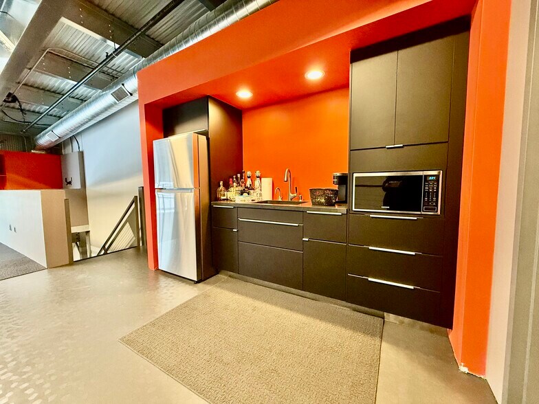 More Photos Of 123 Pit Ln, Pontiac Specialty For Sale