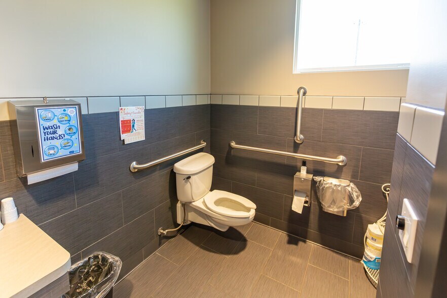 More Photos Of 200 W Railroad Ave, Plains Medical For Sale