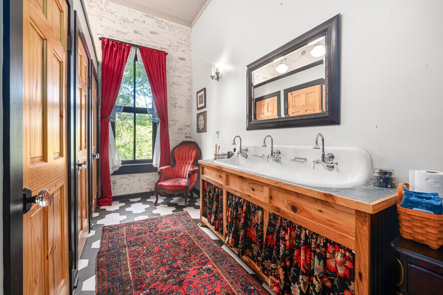 More Photos Of 411 E Front Ave, Chester Hospitality For Sale