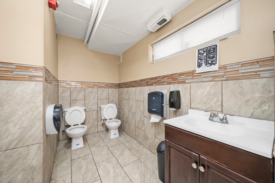 More Photos Of 1155 W 81st St, Chicago Daycare Center For Sale