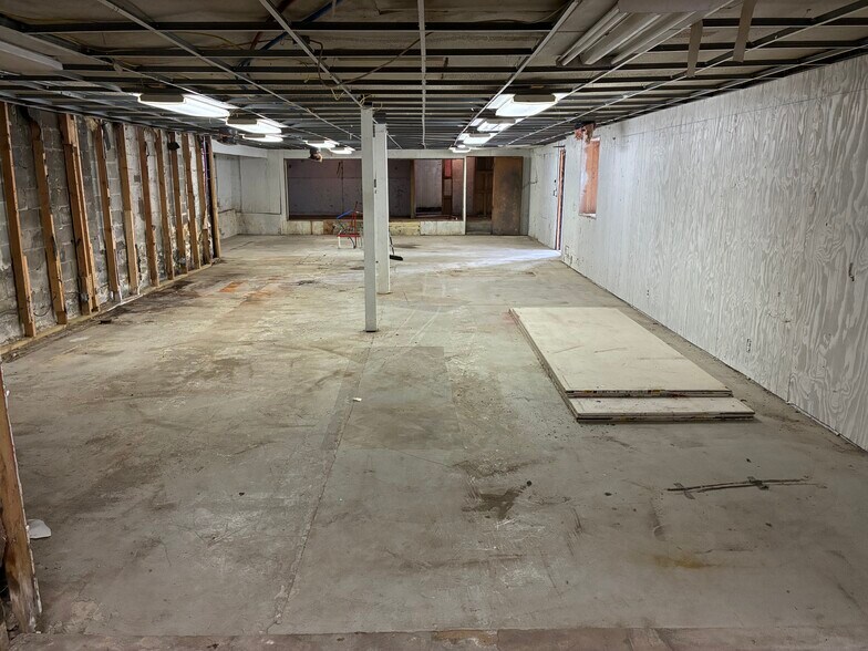 More Photos Of 637 S Main St, Nashville Freestanding For Sale