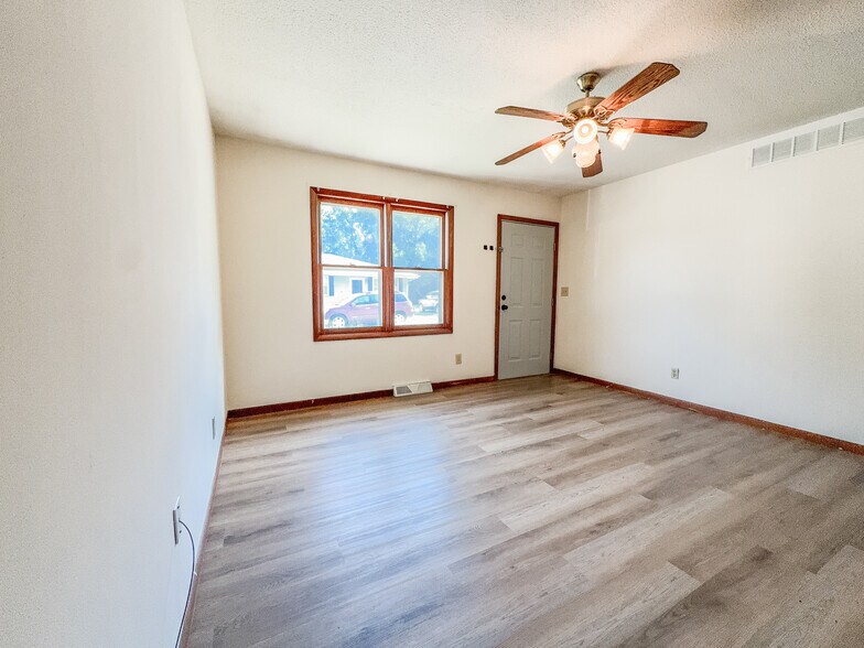 More Photos Of 204 N Walnut St, La Monte Multifamily For Sale