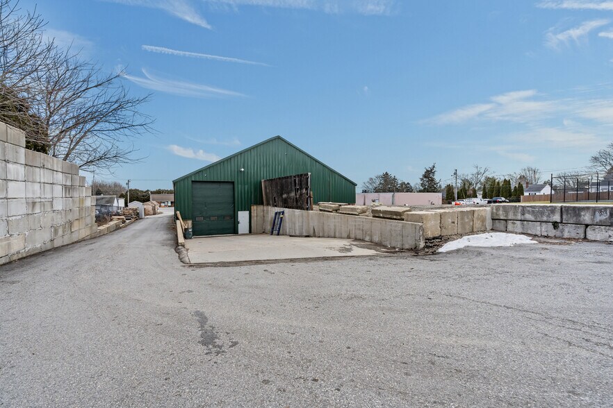 More Photos Of 1960 E Main Rd, Portsmouth Freestanding For Sale