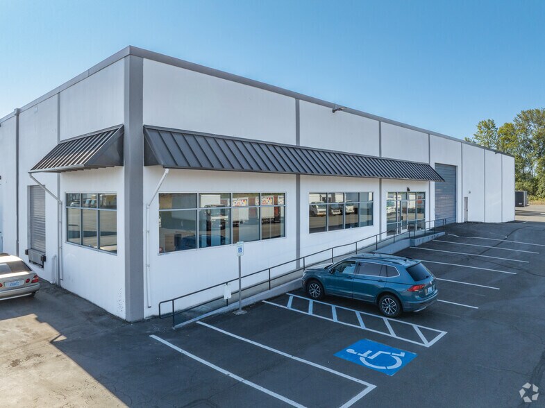 Primary Photo Of 7817 S 210th St, Kent Unknown For Lease