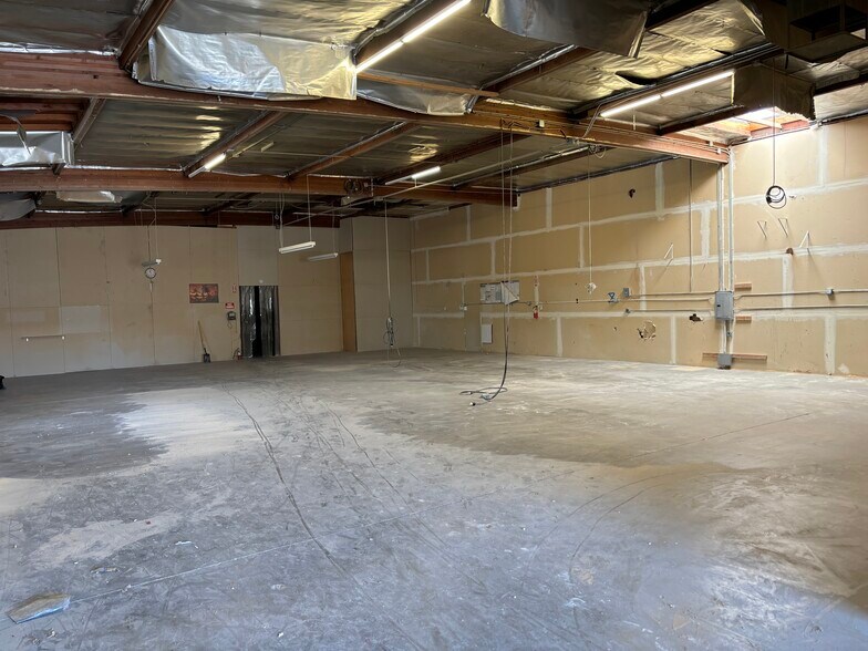 More Photos Of 8115 Lankershim Blvd, North Hollywood Warehouse For Lease
