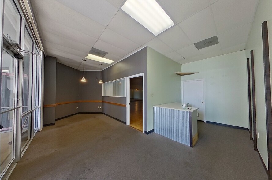 More Photos Of 2221 S Ferdon Blvd, Crestview Unknown For Lease