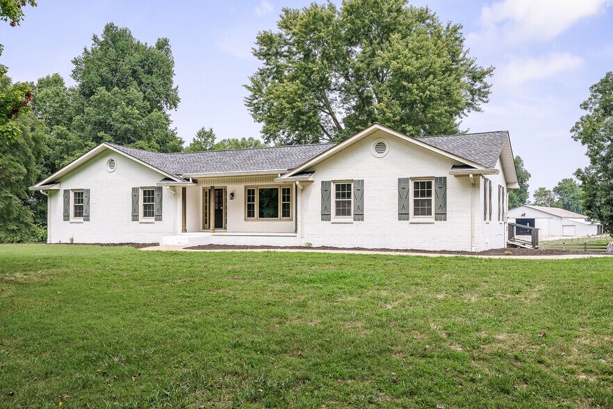 More Photos Of 1499 W Whitehall Rd, Cookeville Light Distribution For Sale