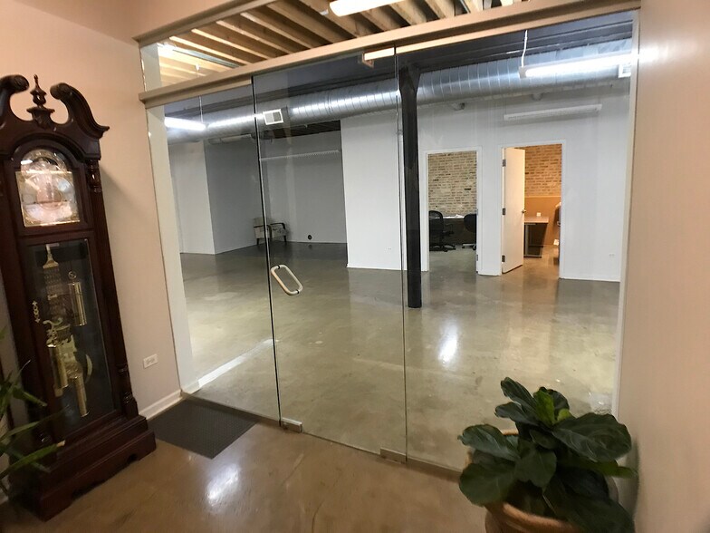 More Photos Of 108-110 W Kinzie St, Chicago Office Residential For Sale