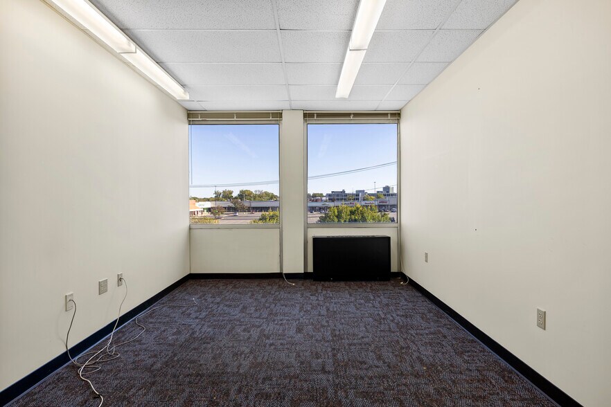 More Photos Of 30-32 N Russell Rd, Albany Office For Sale