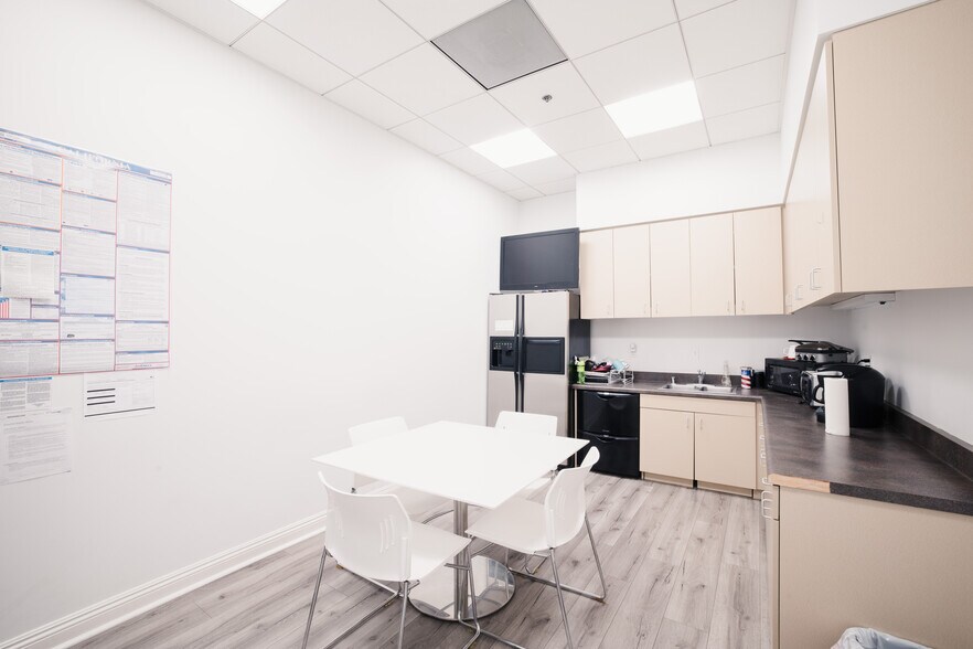 More Photos Of 1173 Warner Ave, Tustin Research And Development For Lease