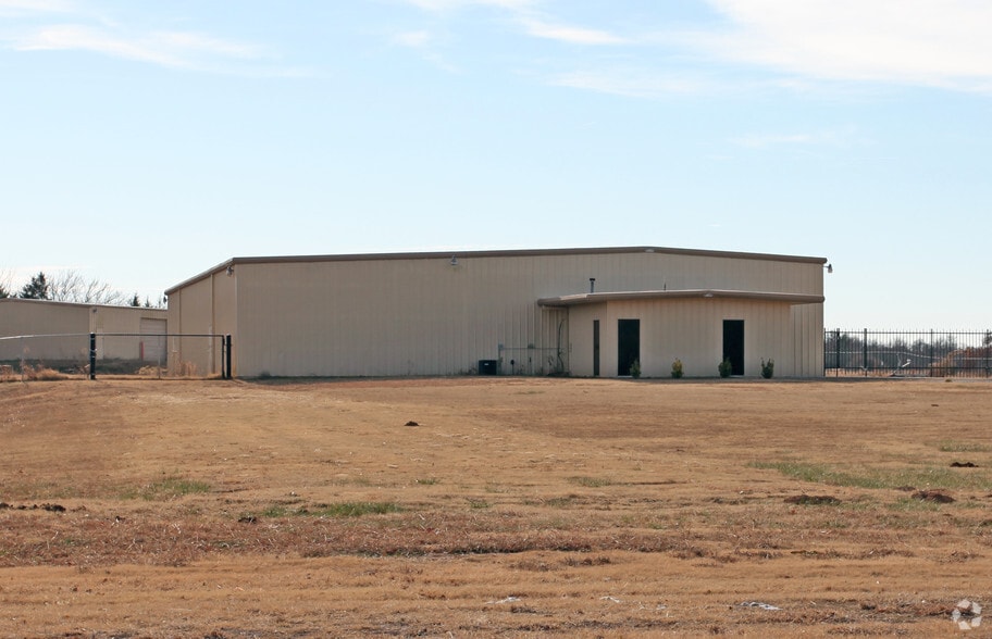 More Photos Of 5607 E 6th Ave, Stillwater Warehouse For Lease
