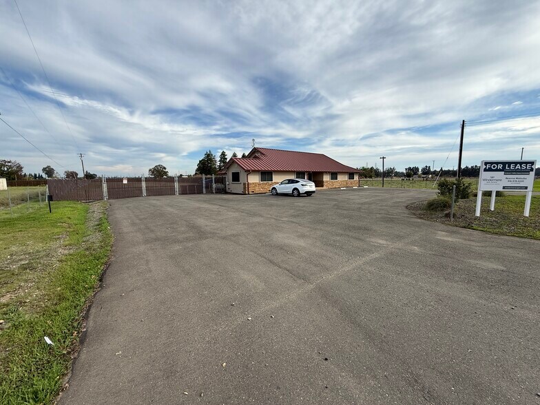 More Photos Of 6201 Bradshaw Rd, Sacramento Industrial For Sale