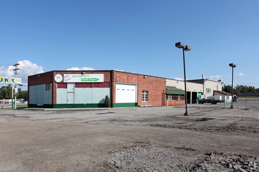 More Photos Of 555 Orchard Park Rd, West Seneca Warehouse For Lease