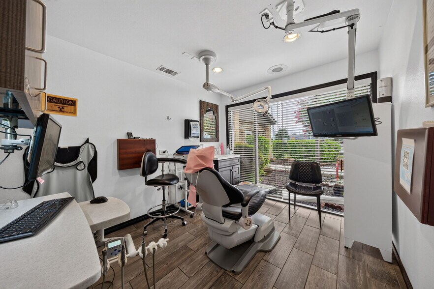 More Photos Of 1652 Pat Booker Rd, Universal City Medical For Sale