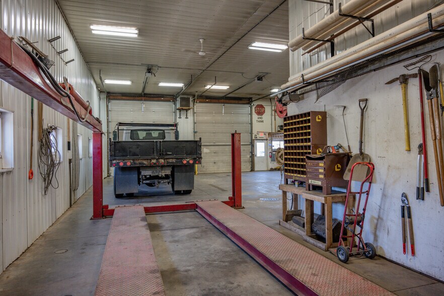 More Photos Of 1626 Academy St, Elroy Warehouse For Sale