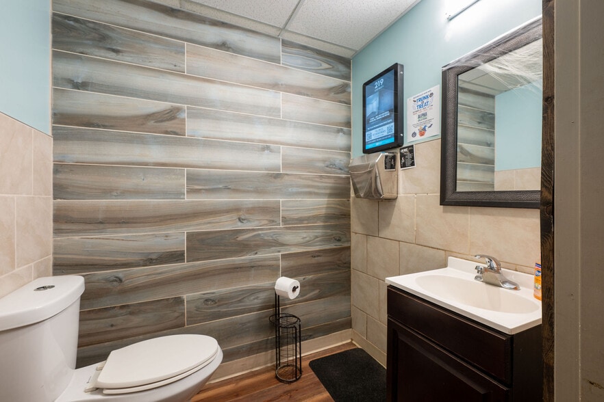 More Photos Of 230 Main St, Hobart Movie Radio TVStudio For Sale