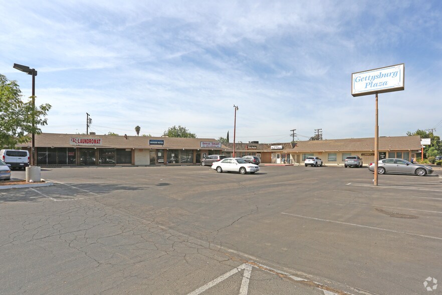 Primary Photo Of 2384-2422 E Gettysburg Ave, Fresno Storefront Retail Office For Sale