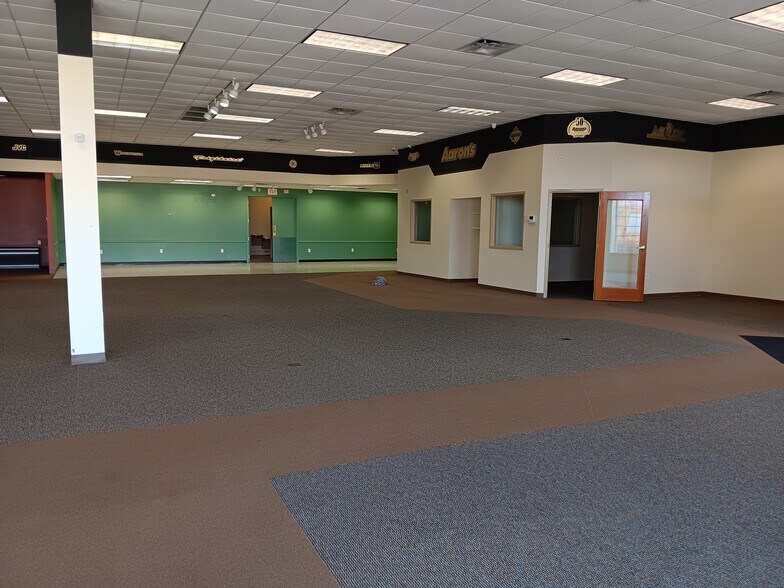 More Photos Of 9230 N Highway 6, Navasota Freestanding For Sale