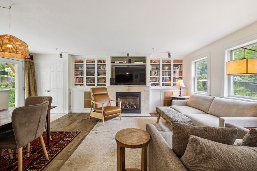 More Photos Of 41 Pleasant St, Woodstock Hospitality For Sale