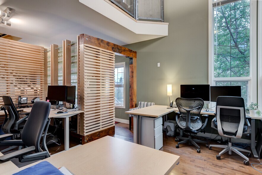 More Photos Of 1812 14A St SW, Calgary Office Residential For Sale