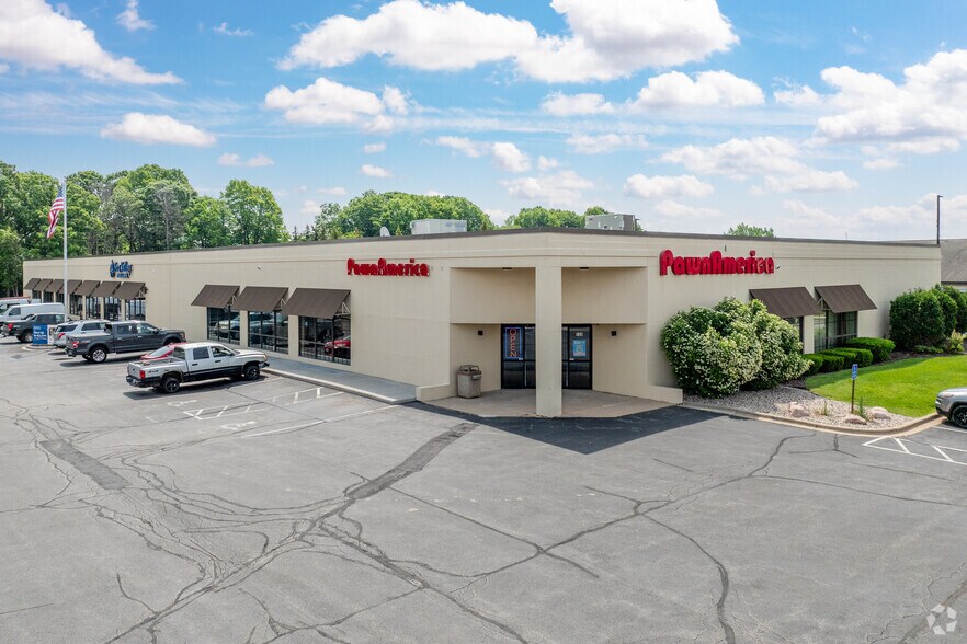 More Photos Of 500-520 N Westhill Blvd, Appleton Storefront Retail Office For Lease