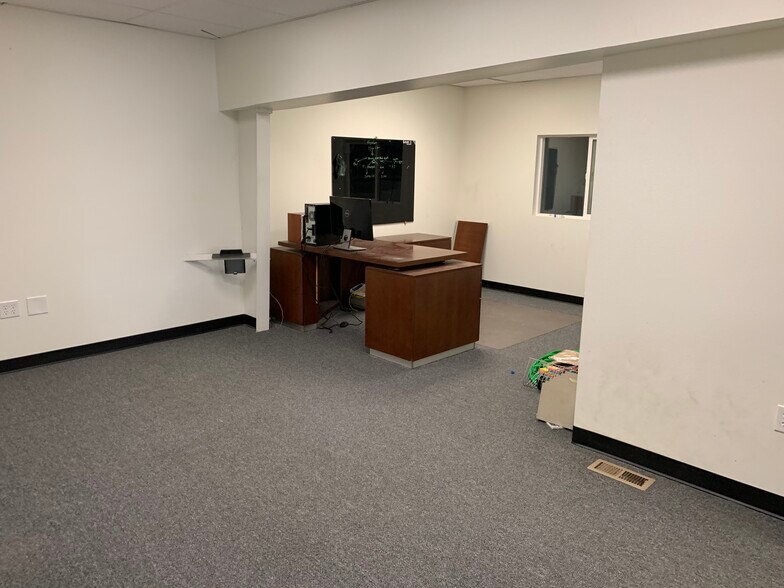 More Photos Of 2531 W 62nd Ct, Denver Warehouse For Lease