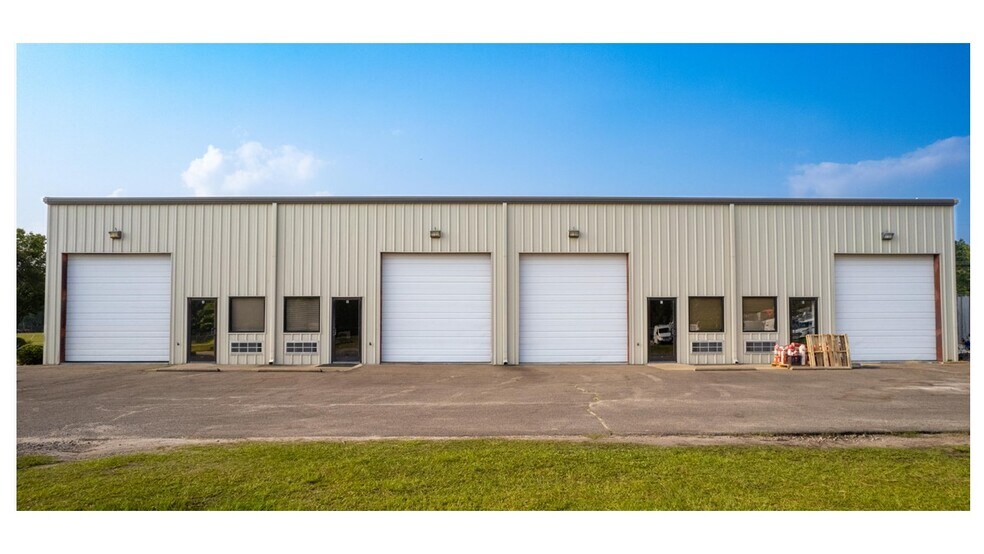 More Photos Of 130 Division Dr, Leland Flex For Sale