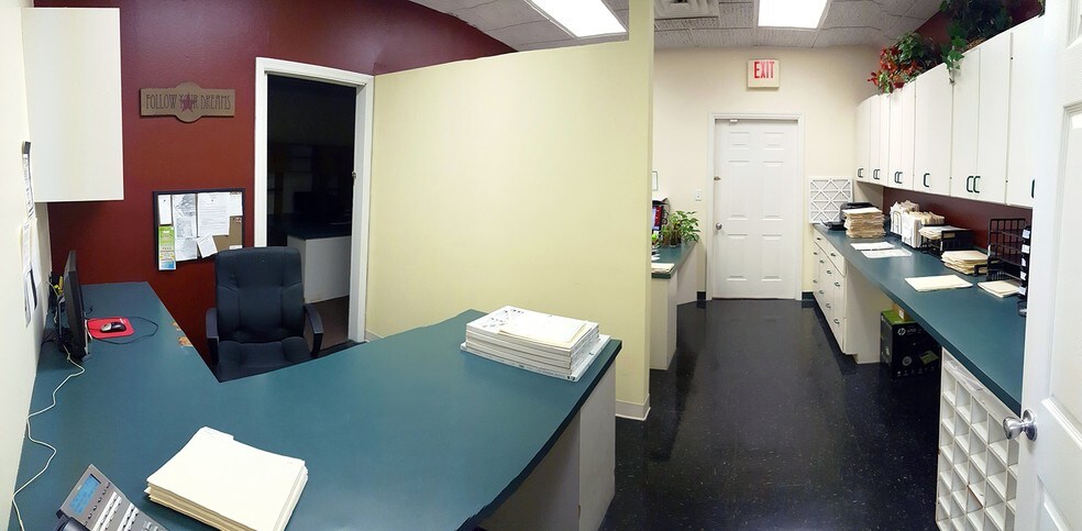 More Photos Of 1625 Manatee Ave E, Bradenton Storefront Retail Office For Sale