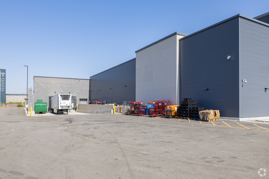 More Photos Of 16188 S Highland Ave, Fontana Supermarket For Lease