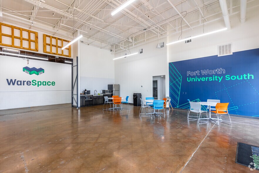 More Photos Of 3131 W Bolt St, Fort Worth Warehouse For Lease