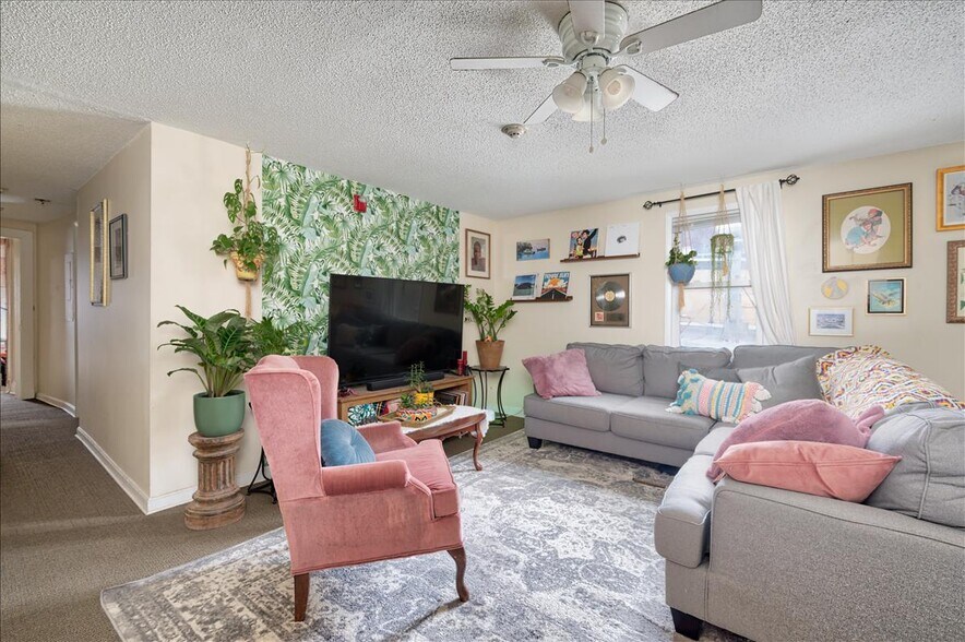 More Photos Of 32 West St, Annapolis Storefront Retail Residential For Sale