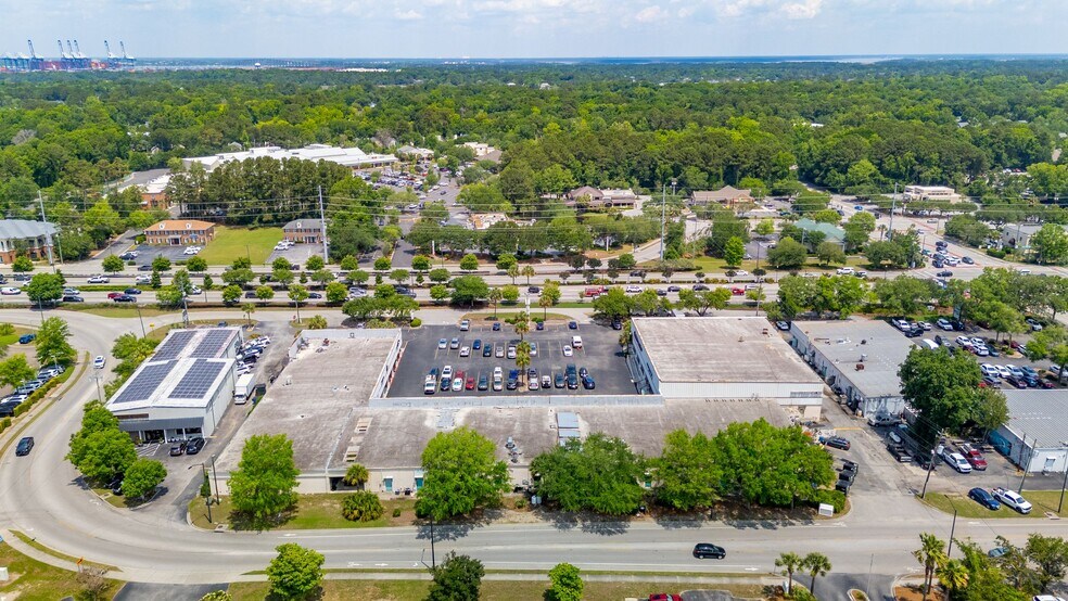 More Photos Of 1035 Johnnie Dodds Blvd, Mt Pleasant Unknown For Lease