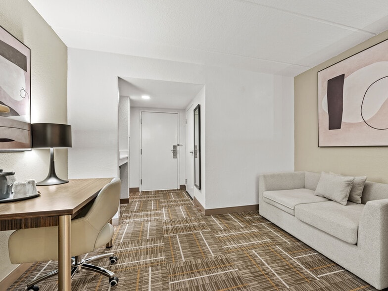 More Photos Of 8101 Aircenter Ct, Orlando Hotel For Sale