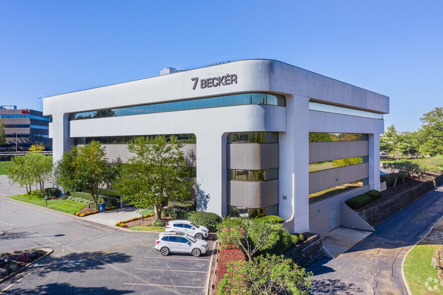 More Photos Of 7 Becker Farm Rd, Roseland Office For Lease