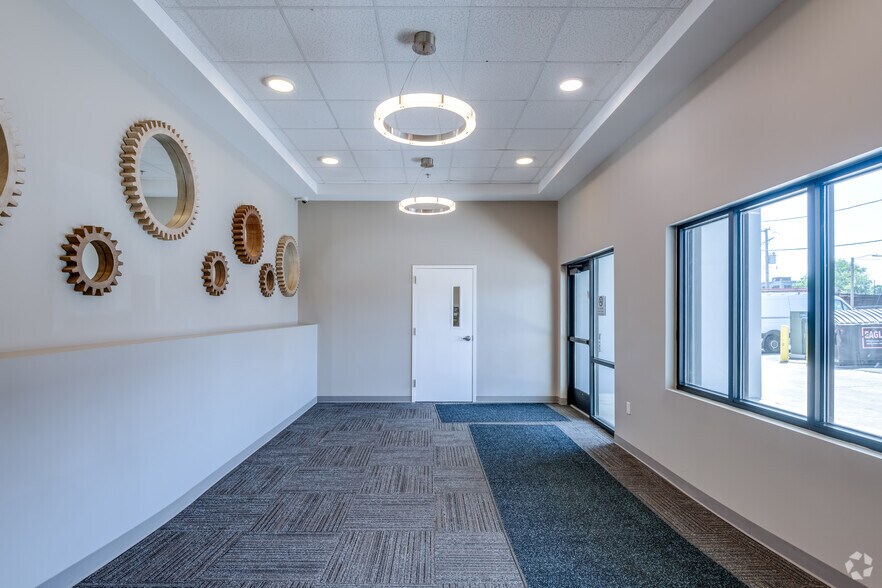 More Photos Of 133 W Pittsburgh Ave, Milwaukee Apartments For Lease