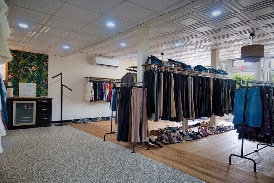 More Photos Of 5708 Grand Central Ave, Vienna Storefront Retail Residential For Sale
