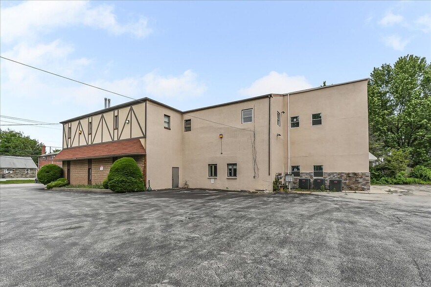 More Photos Of 61 S Morton Ave, Morton Medical For Lease