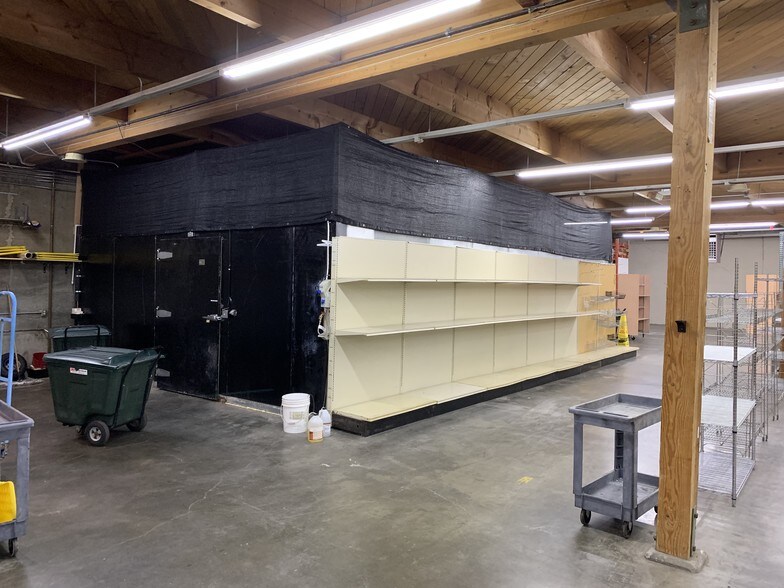 More Photos Of 335 N Wycoff Ave, Bremerton Distribution For Sale