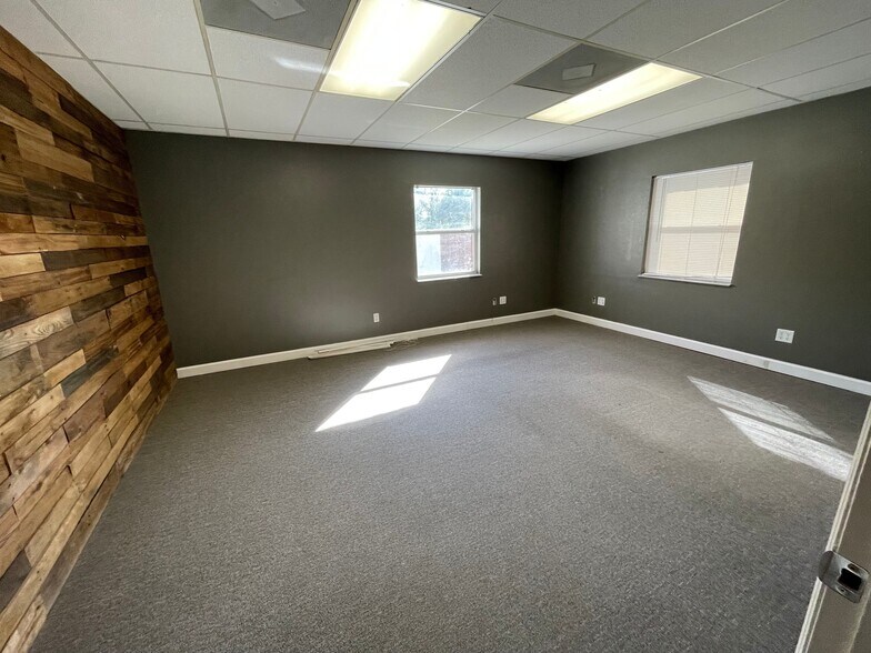 More Photos Of 1101 E Broadway St, Oviedo Office For Lease