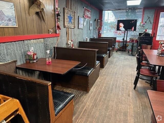 More Photos Of 107 N Kent St, Gorman Storefront Retail Residential For Sale