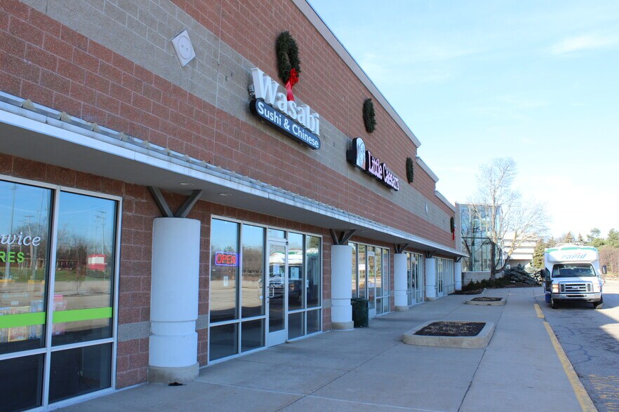 More Photos Of 4325 Breton Rd SE, Grand Rapids Unknown For Lease