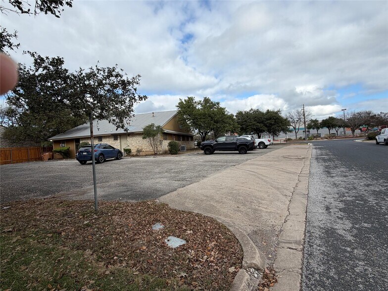 More Photos Of 2615 Western Trails Blvd, Austin Office For Sale