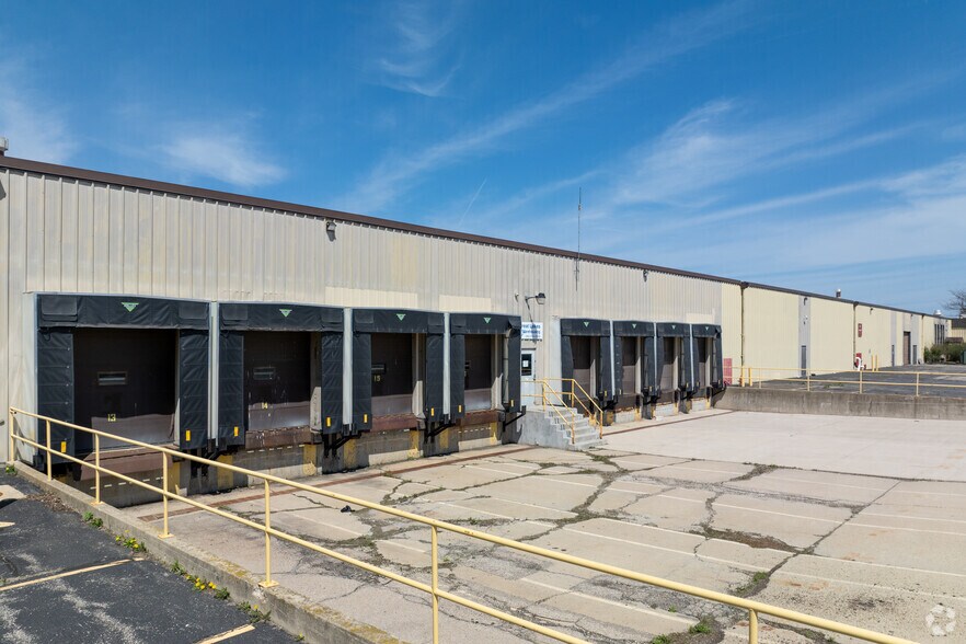 More Photos Of 4200 39th Ave, Kenosha Warehouse For Sale