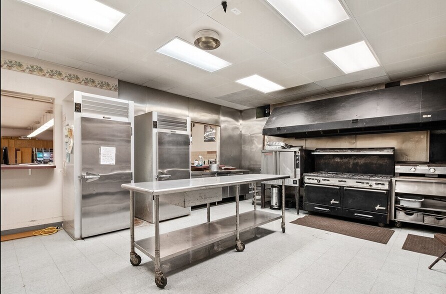 More Photos Of 8231 S South Shore Dr, Chicago Schools For Sale