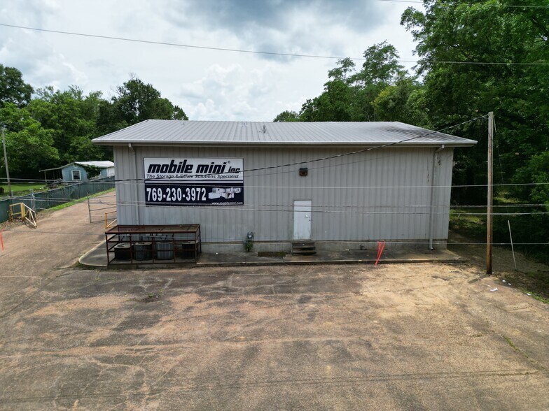 More Photos Of 5129 S McRaven Rd, Jackson Showroom For Sale