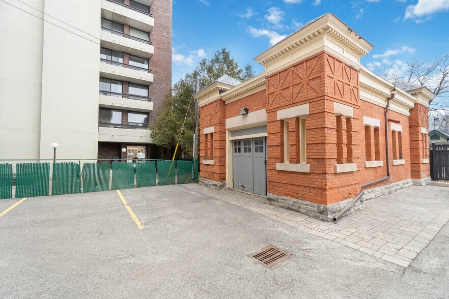 More Photos Of 5 Blackburn Ave, Ottawa Office For Sale